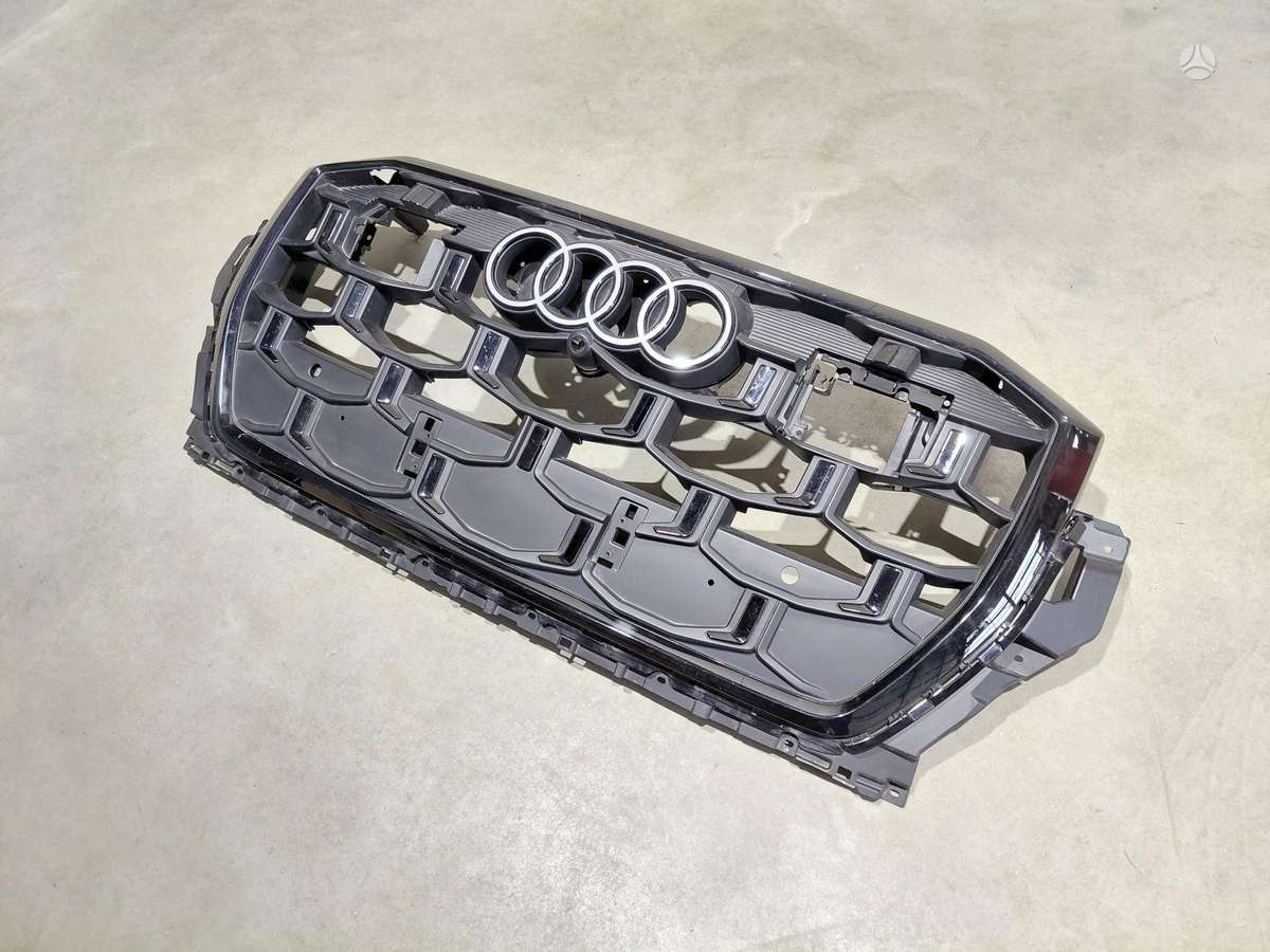 Audi Q7 front grill