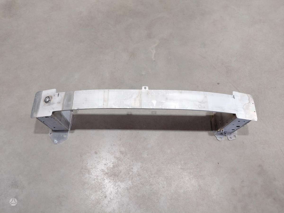 Volvo XC40 bumper reinforcement