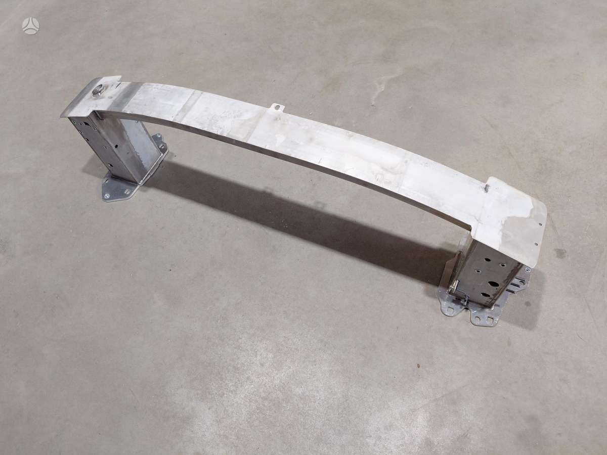 Volvo XC40 bumper reinforcement