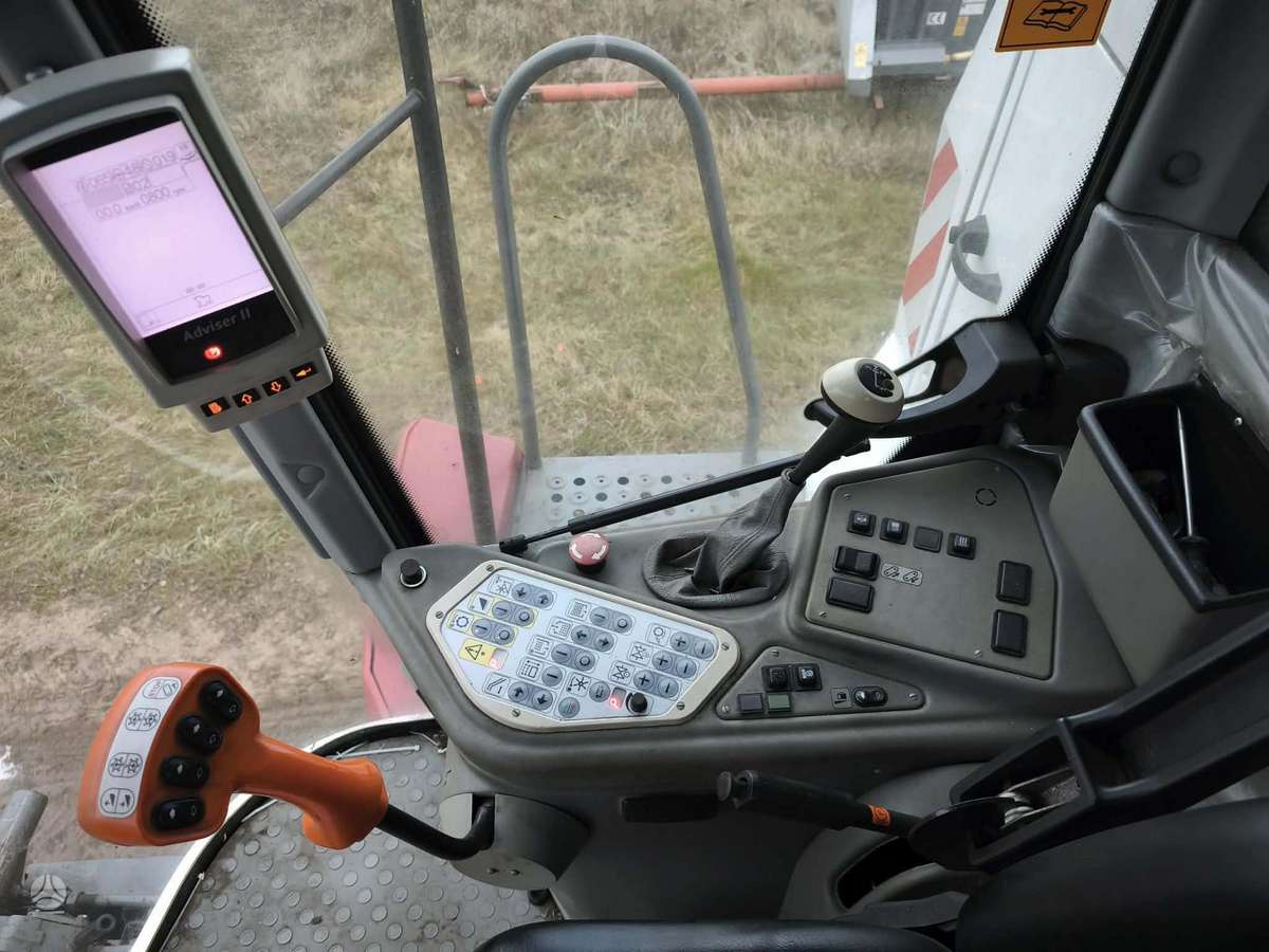 Rostselmash Vector 420, combine harvesters