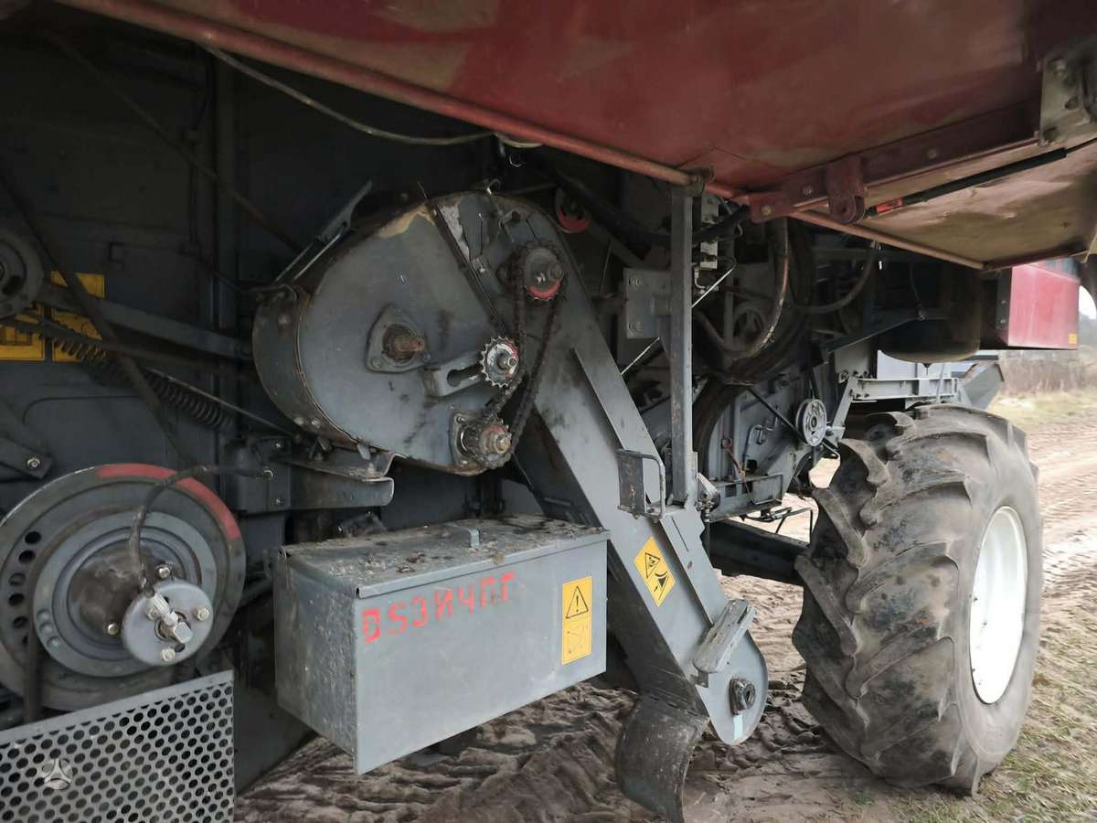 Rostselmash Vector 420, combine harvesters