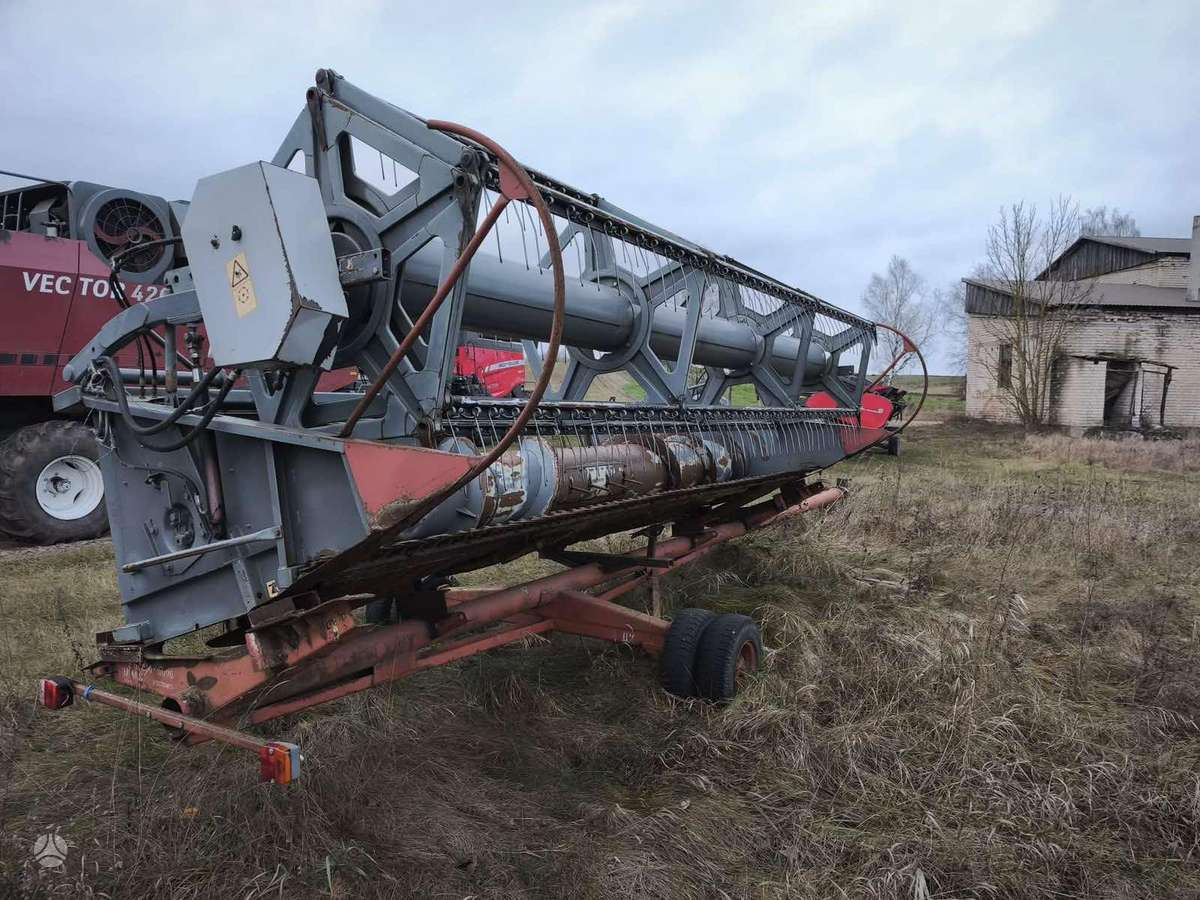 Rostselmash Vector 420, kombaini