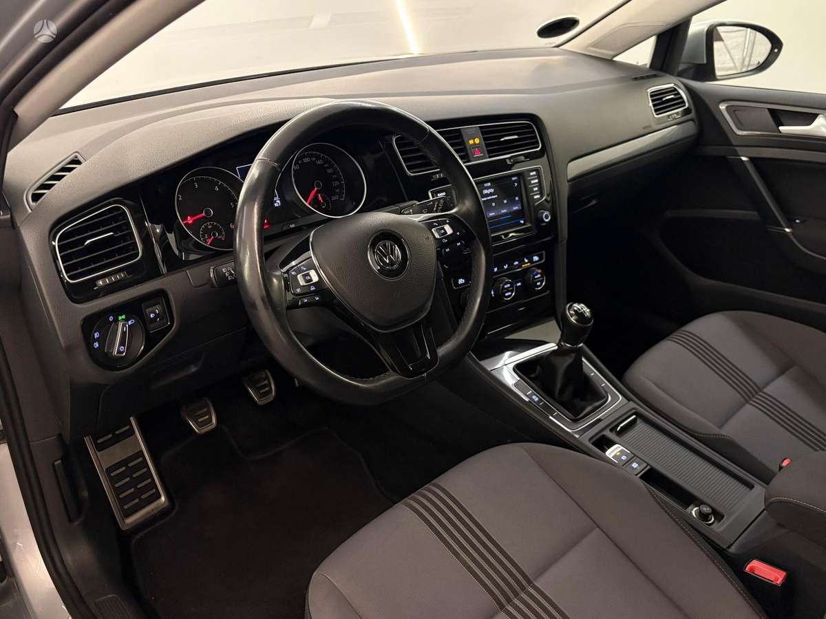 Volkswagen Golf - 2