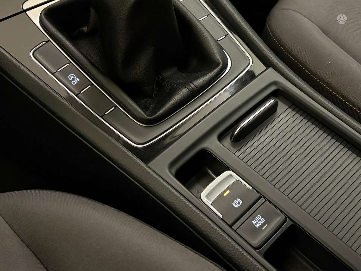 Volkswagen Golf - 5