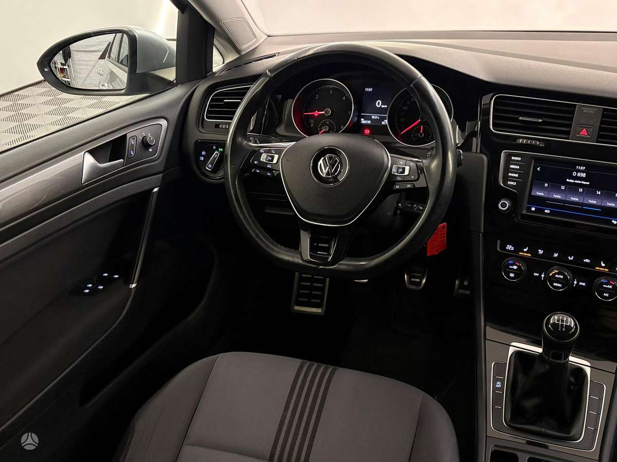 Volkswagen Golf - 8