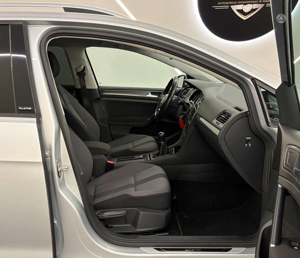 Volkswagen Golf - 9