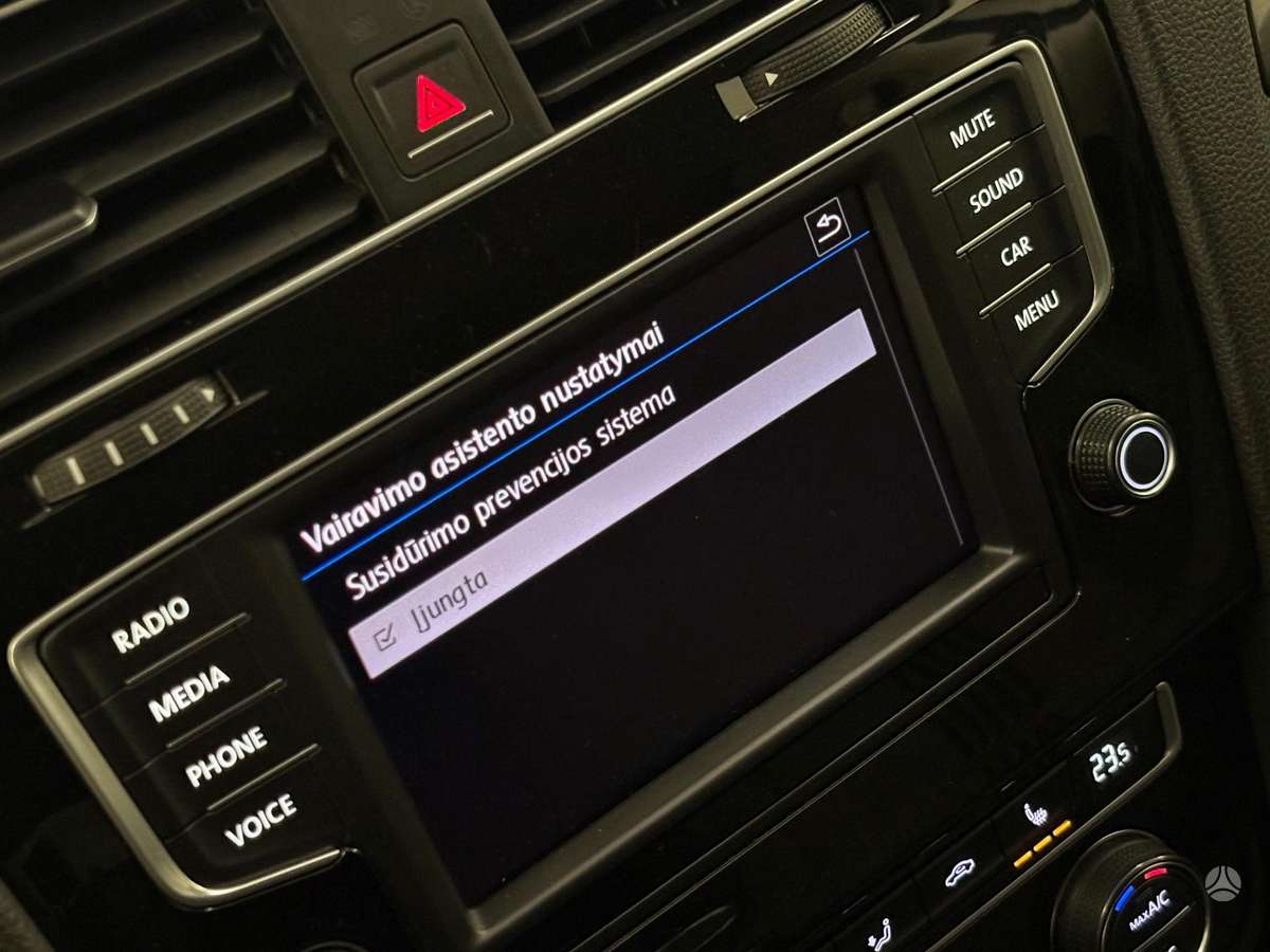 Volkswagen Golf - 11
