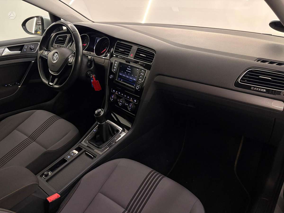 Volkswagen Golf - 12