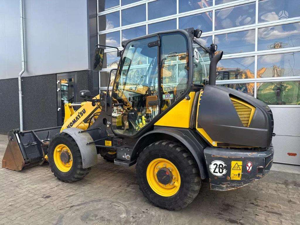 Komatsu WA 70, frontal loader