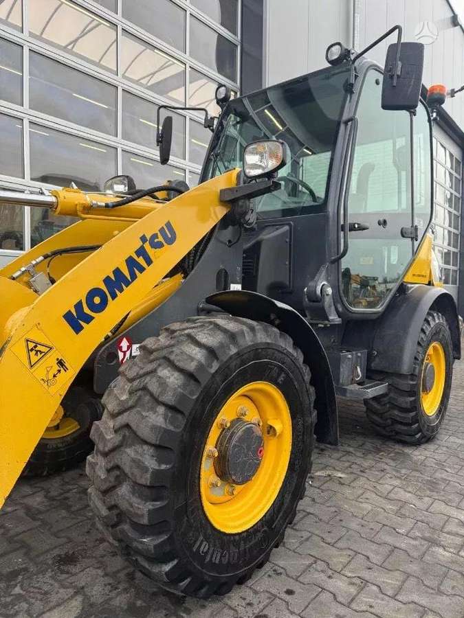 Komatsu WA 70, frontal loader
