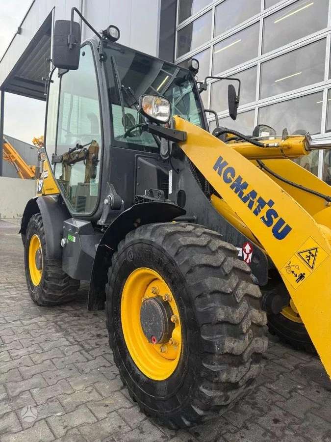 Komatsu WA 70, frontal loader