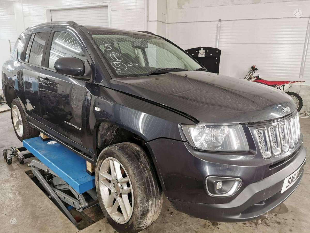 Jeep Compass dalimis