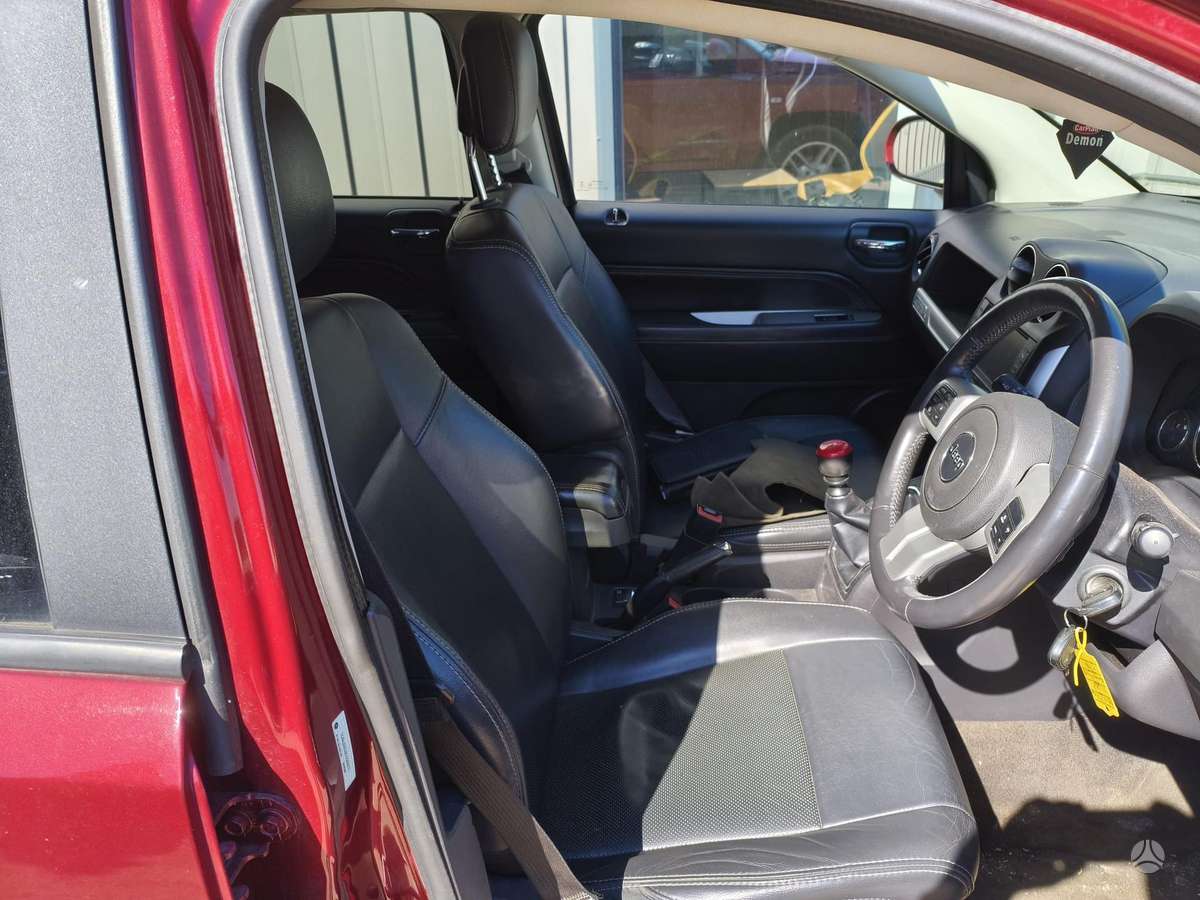 Jeep Compass dalimis