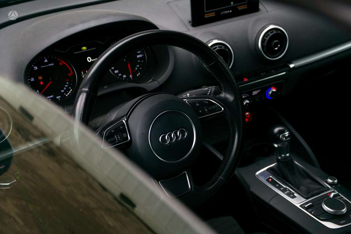 Audi A3, 1.6 l., hatchback
