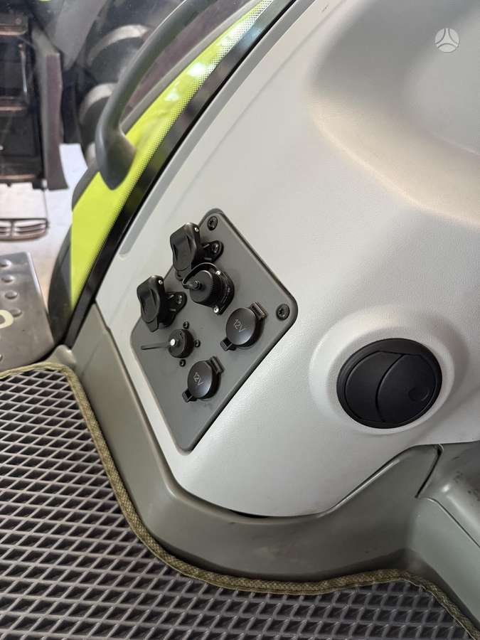 Claas Axion 850 CMATIC 2vnt, traktoriai