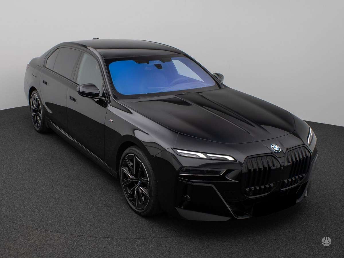 BMW i7, Лимузин