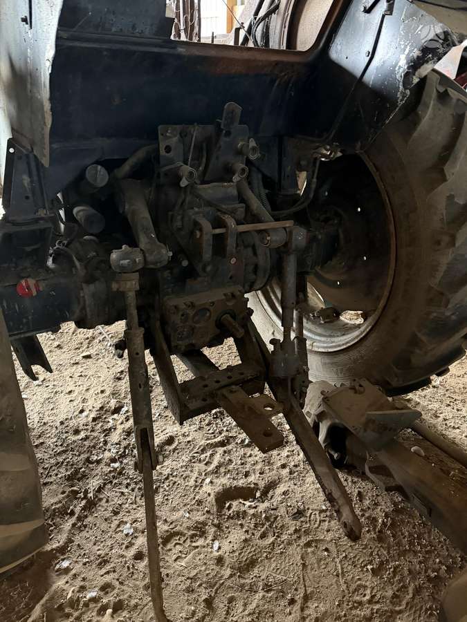 Case-IH 844 Dalimis, tractors