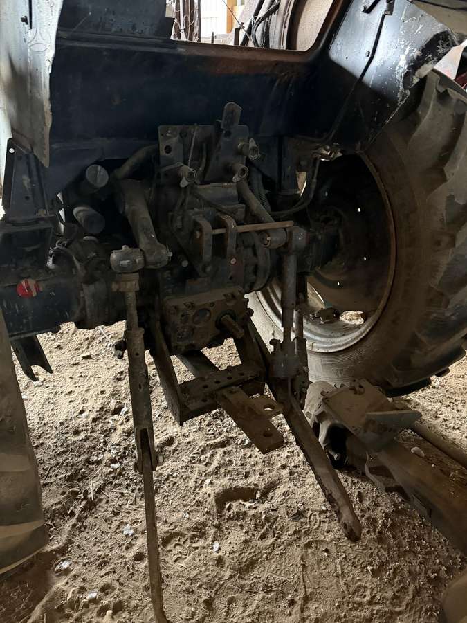 Case-IH 844 Dalimis, traktoriai