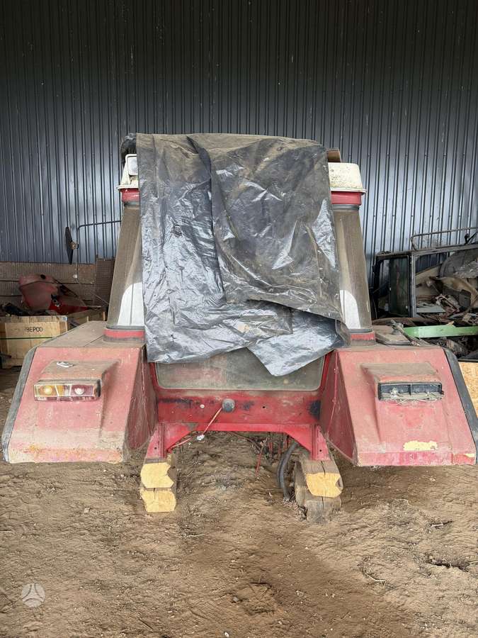 Case-IH 844 Dalimis, тракторы