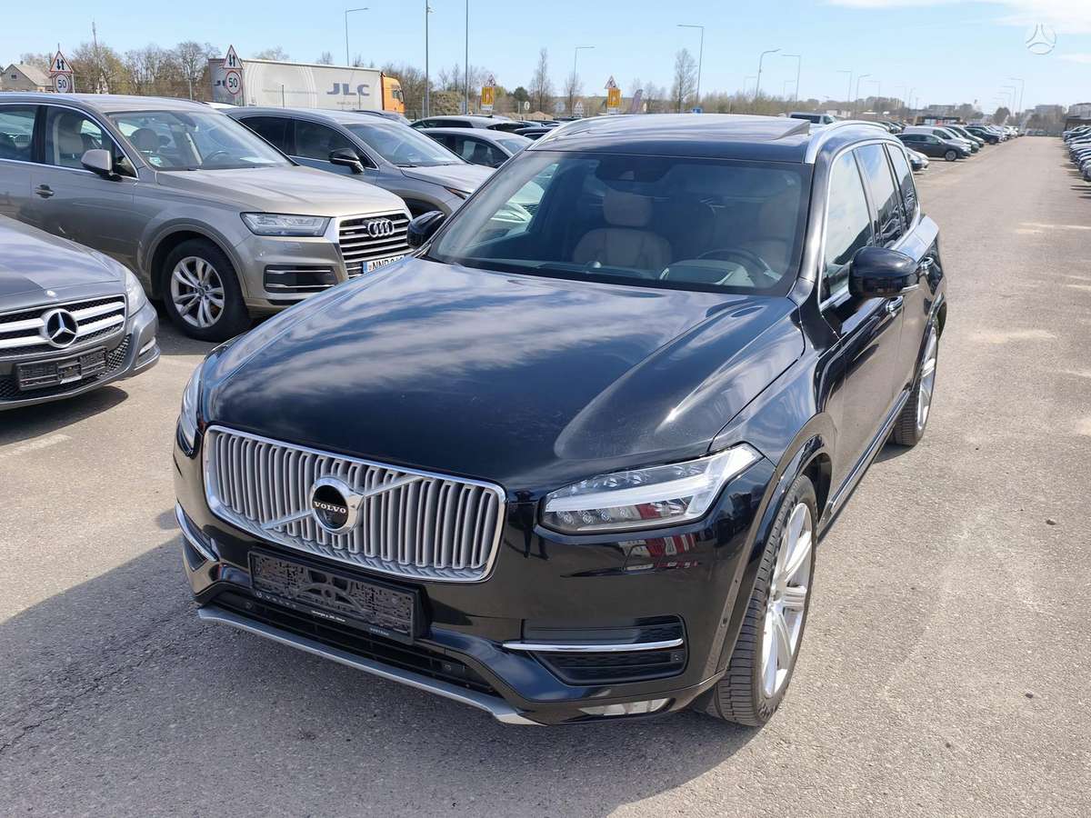 Volvo XC90 - 1