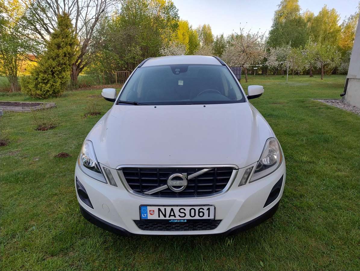Volvo XC60, 2.4 l., off-road / crossover