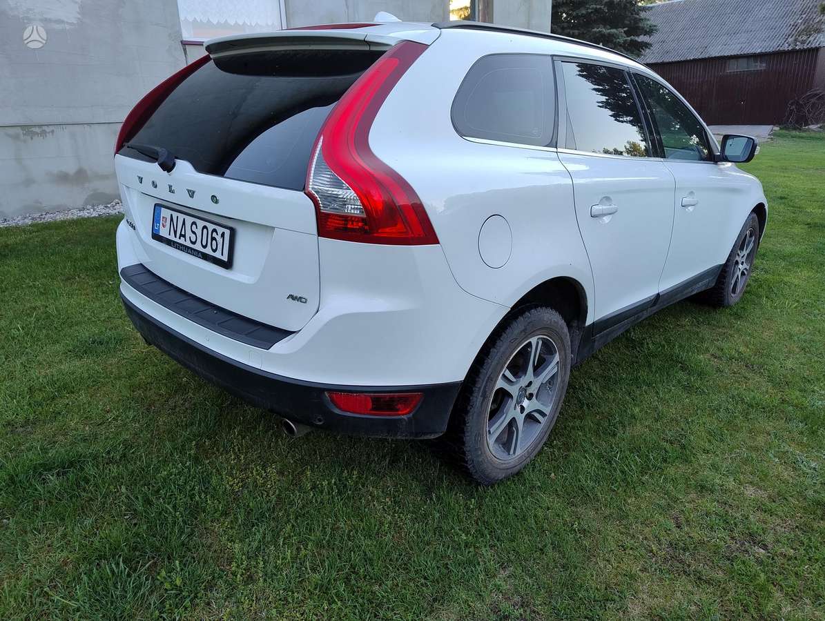 Volvo XC60, 2.4 l., off-road / crossover