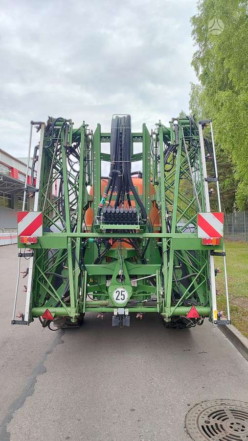 Amazone UG 3000, sprayers