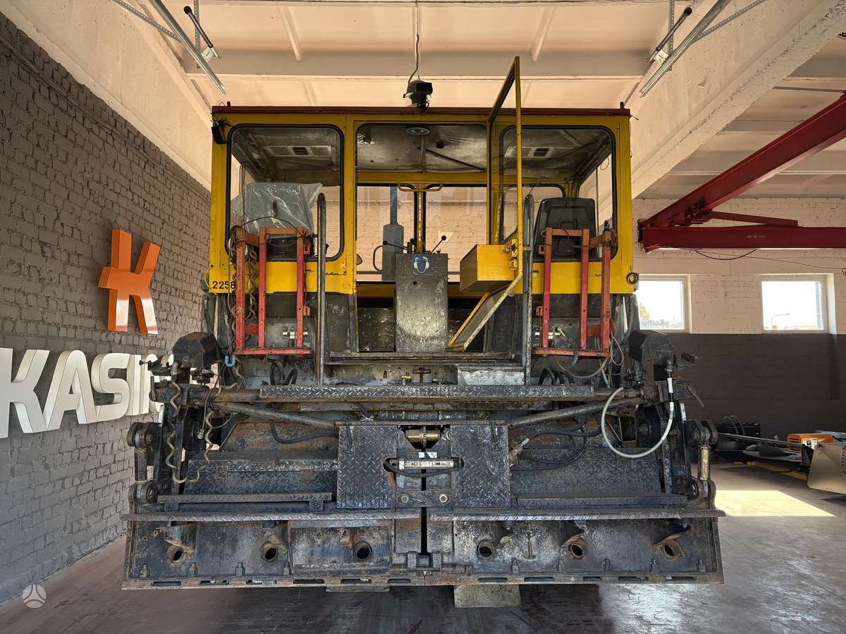 Titan 420, paving machinery