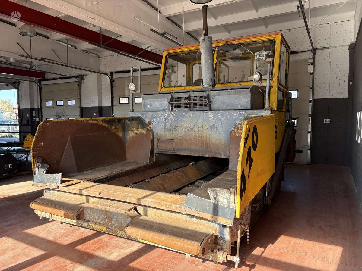 Titan 420, paving machinery