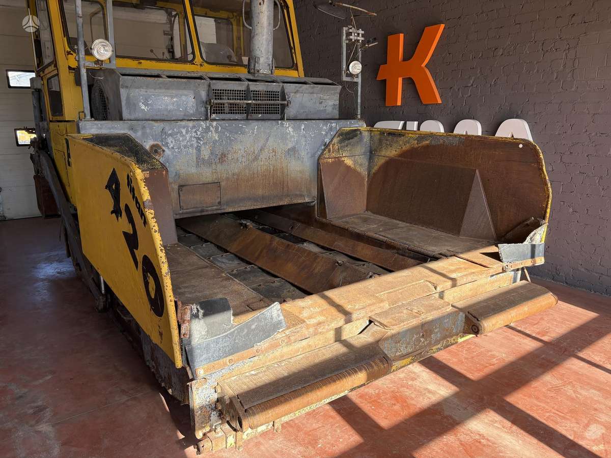 Titan 420, paving machinery