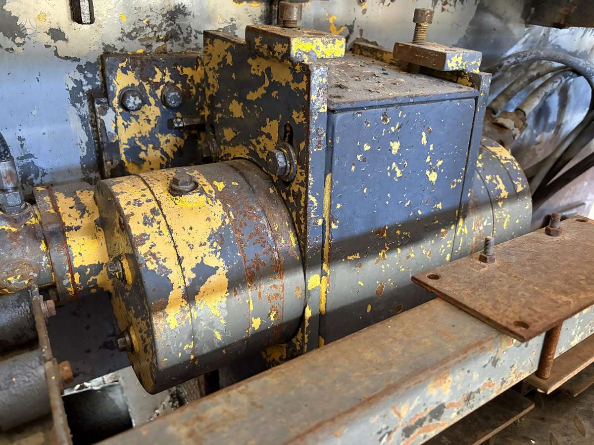 Titan 420, paving machinery