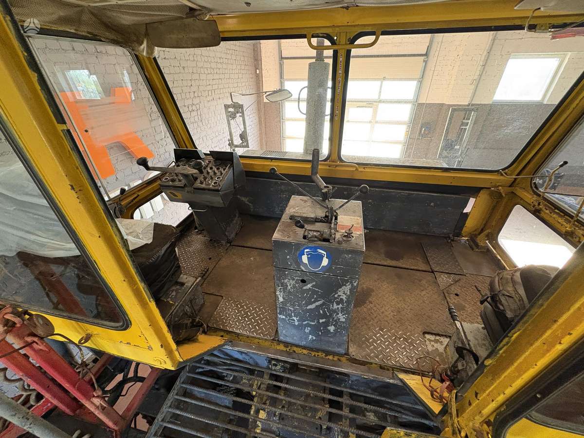 Titan 420, paving machinery