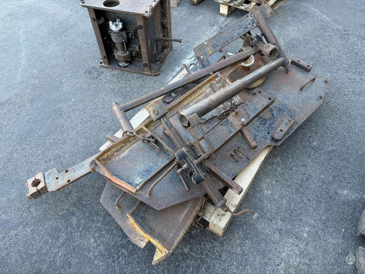 Titan 420, paving machinery