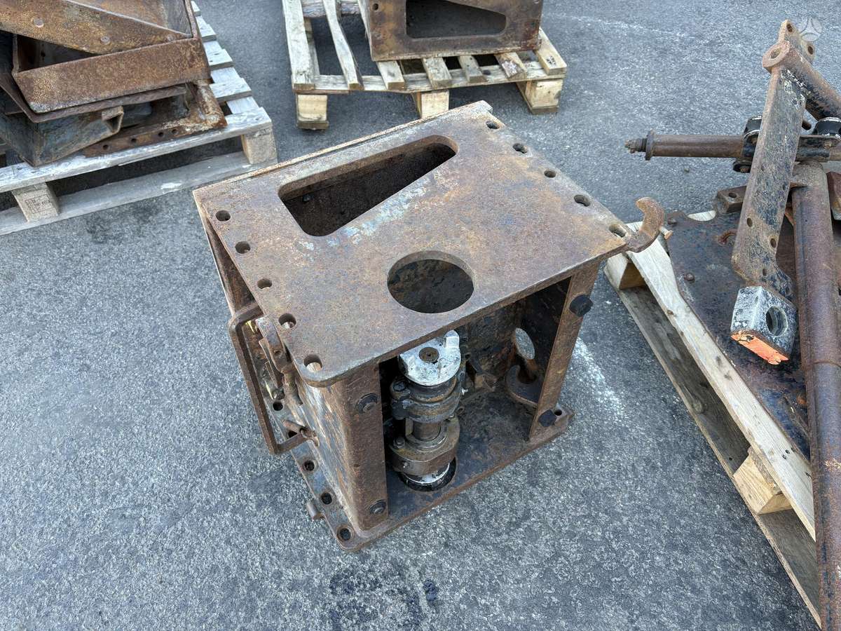 Titan 420, paving machinery