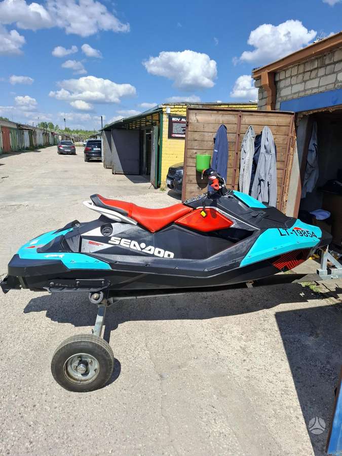 Sea-Doo Trixx, jet skis