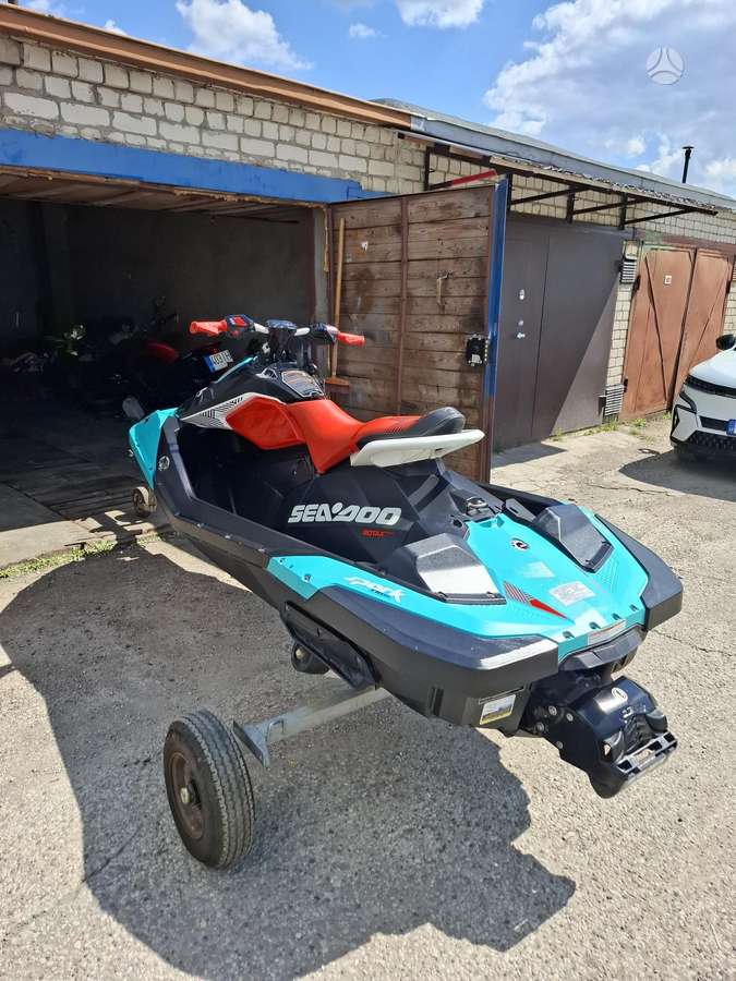 Sea-Doo Trixx, jet skis