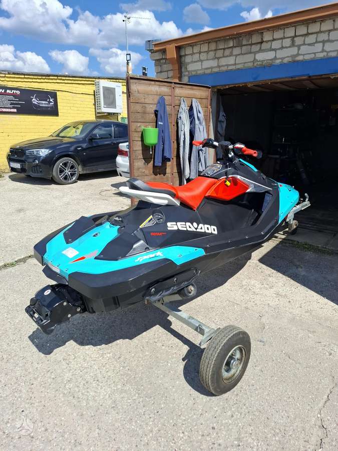 Sea-Doo Trixx, jet skis