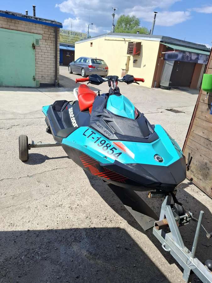 Sea-Doo Trixx, jet skis