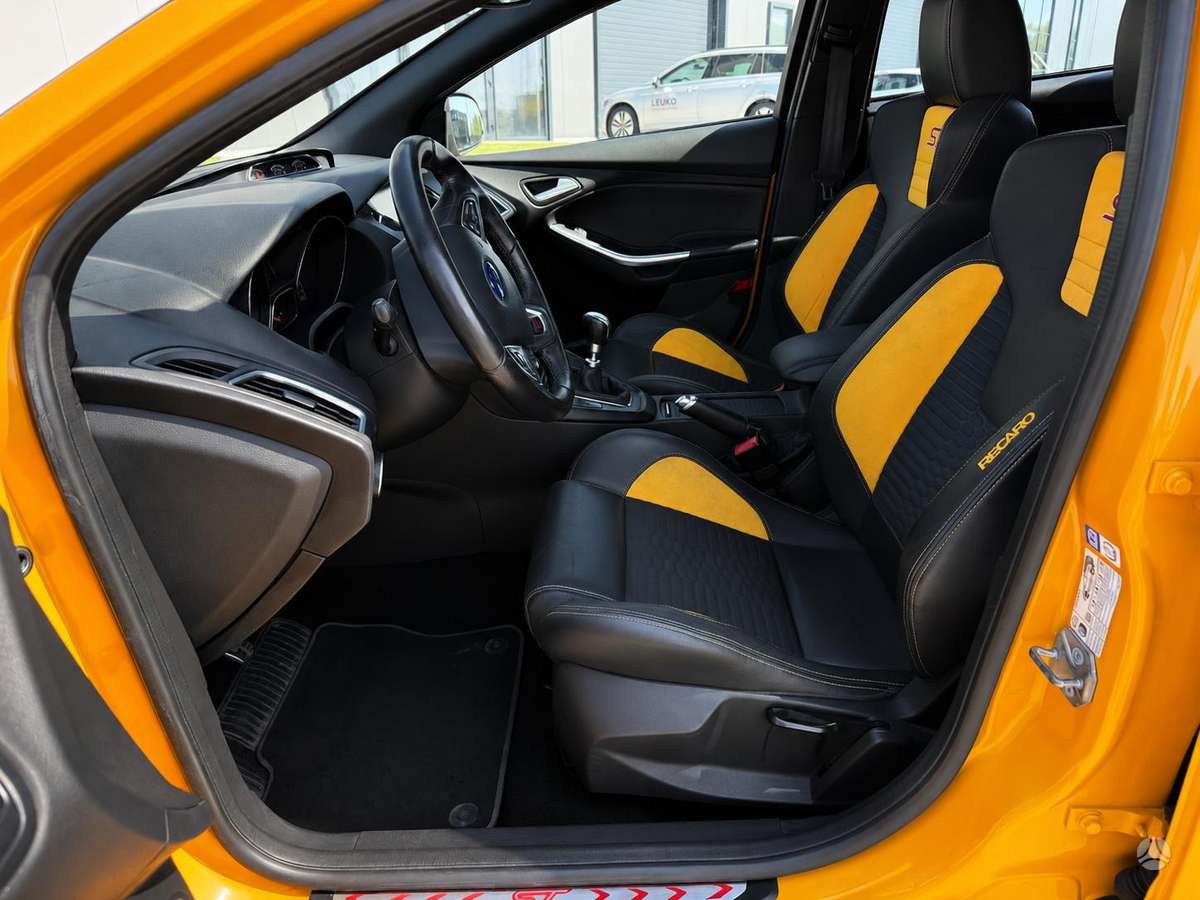 Ford Focus ST, 2.0 l., hatchback
