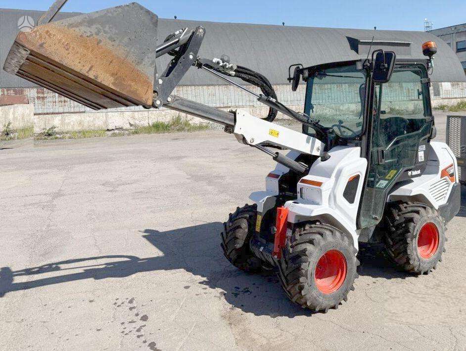 Bobcat L28 4x4 bucket+ forks, frontal loader