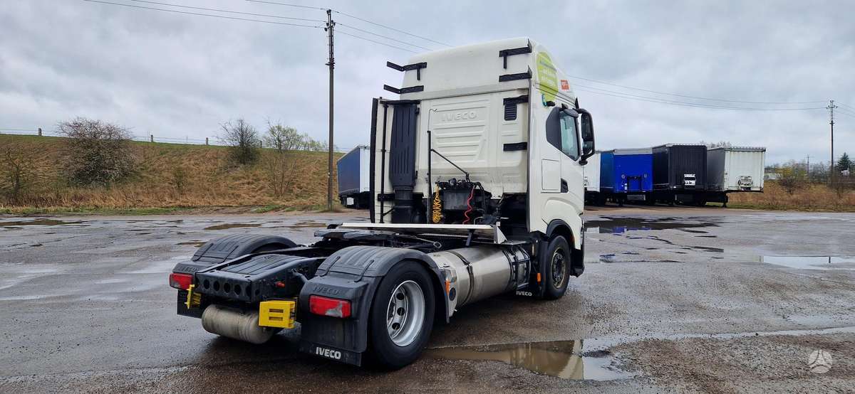 Iveco S-WAY, vilcējs
