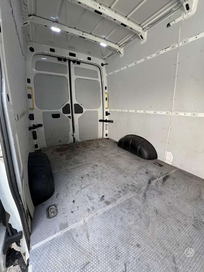 Volkswagen Crafter, cargo van