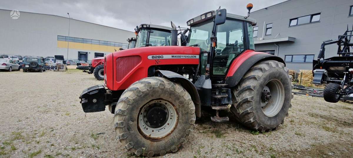 Massey Ferguson MF8228, tractors