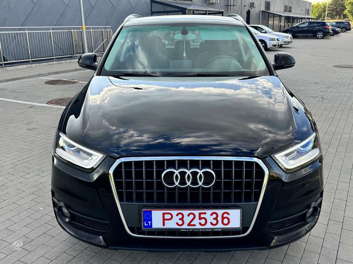 Audi Q3, 2.0 l., off-road / crossover