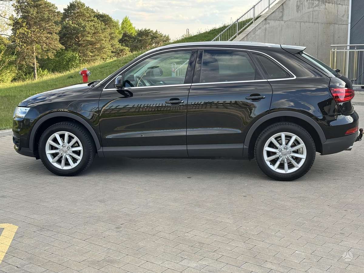 Audi Q3, 2.0 l., off-road / crossover