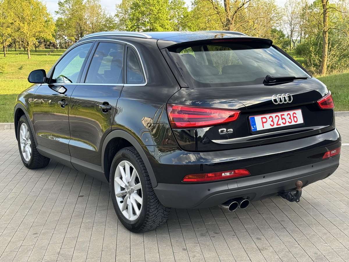 Audi Q3, 2.0 l., off-road / crossover