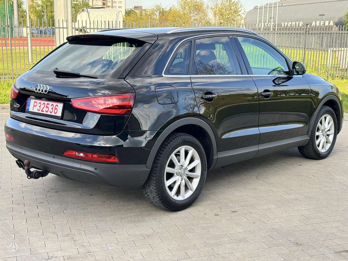 Audi Q3, 2.0 l., off-road / crossover