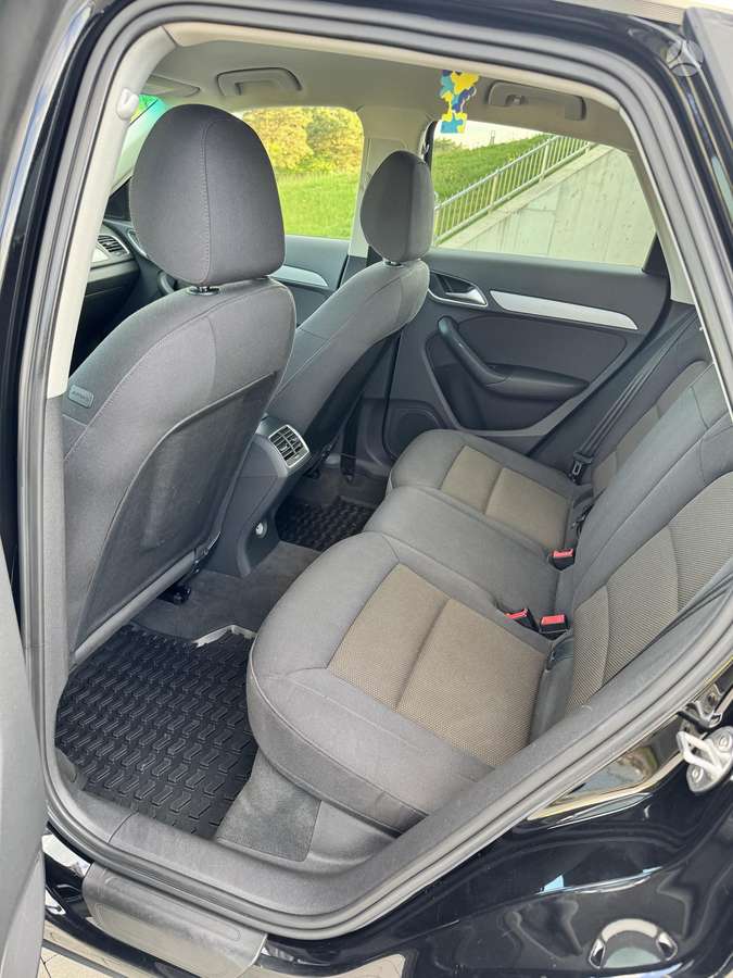 Audi Q3, 2.0 l., off-road / crossover