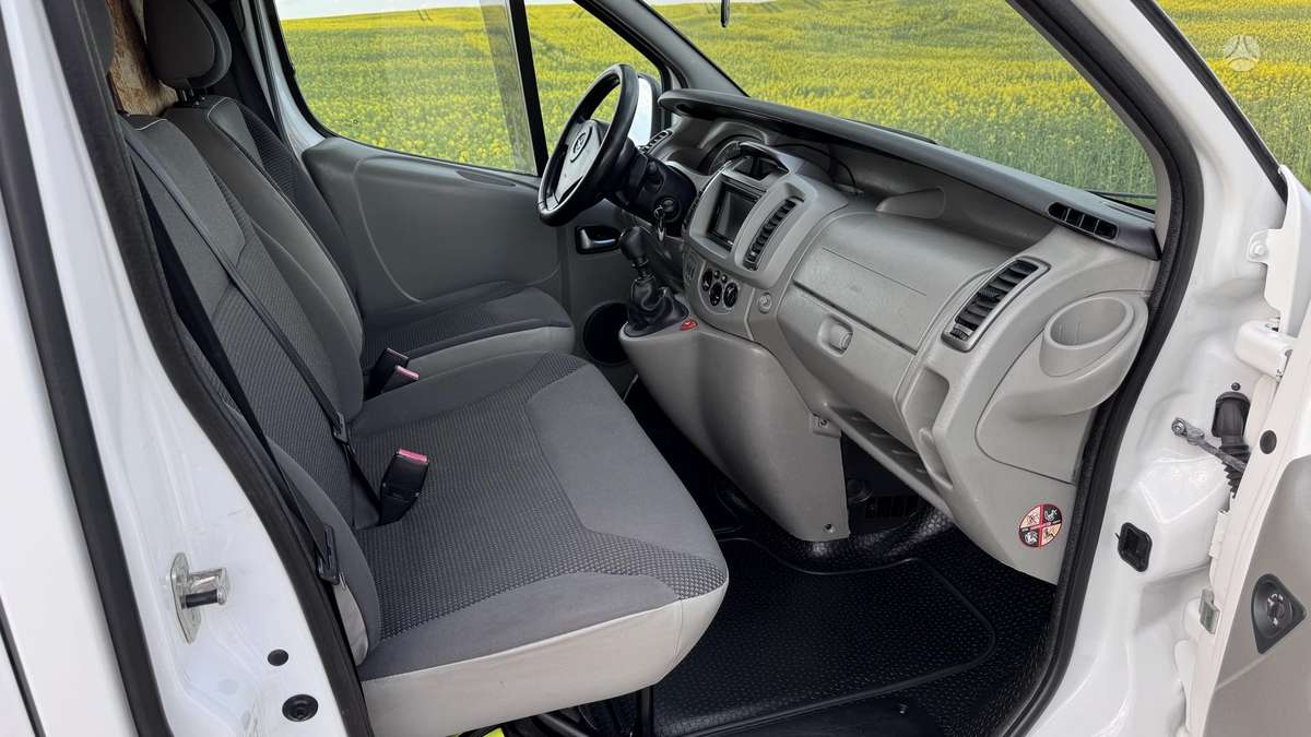 Opel Vivaro, 2.0 l., passenger minibus