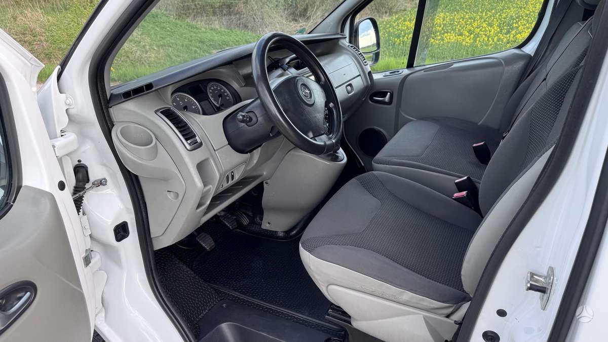 Opel Vivaro, 2.0 l., passenger minibus